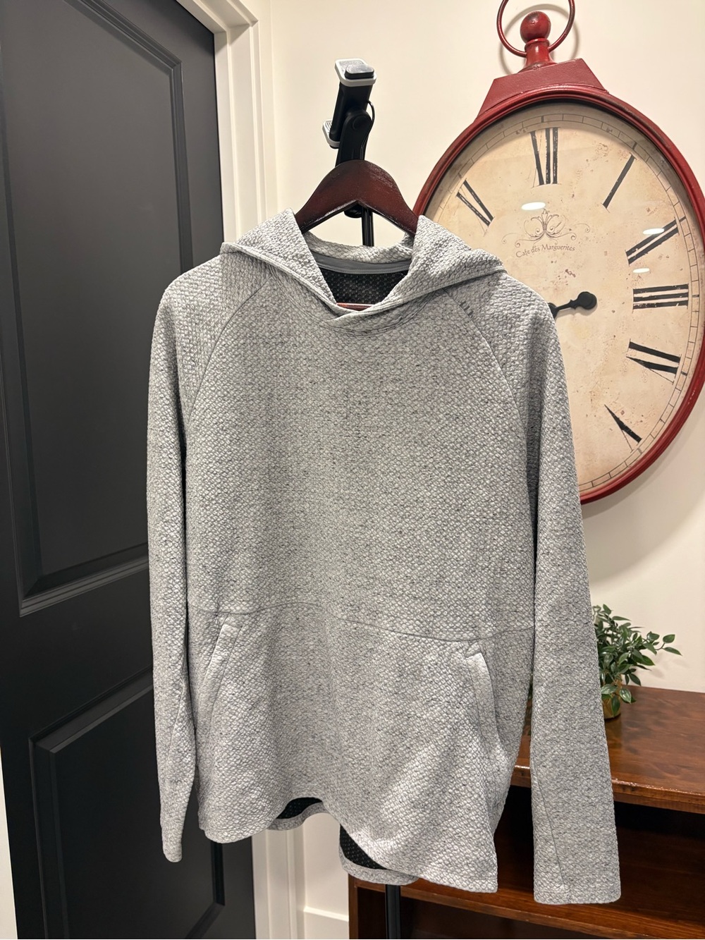 Lululemon Men’s Medium Hooded Pullover Light Gray